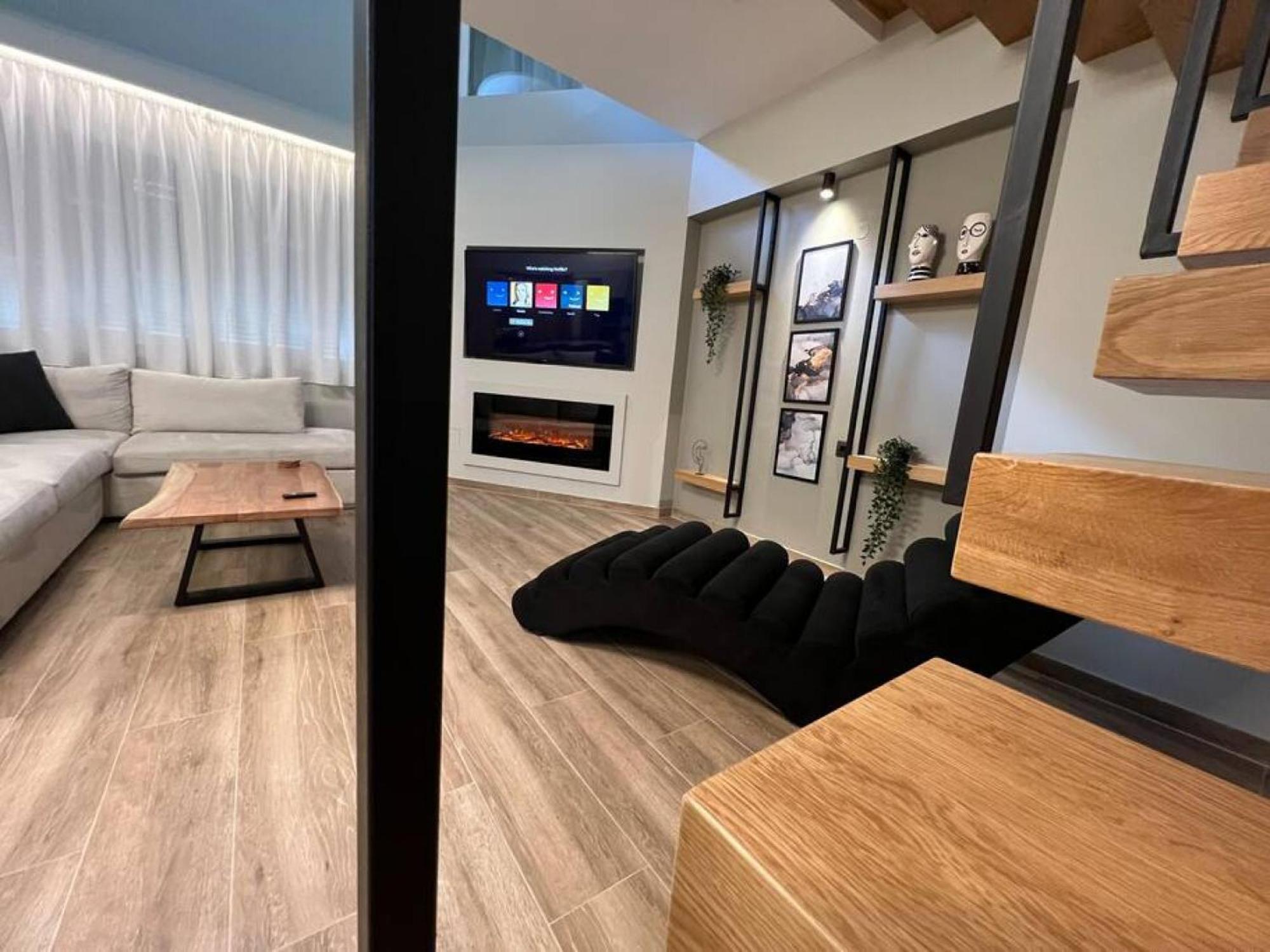 Luxurious Maisonette In 이오아니아 외부 사진